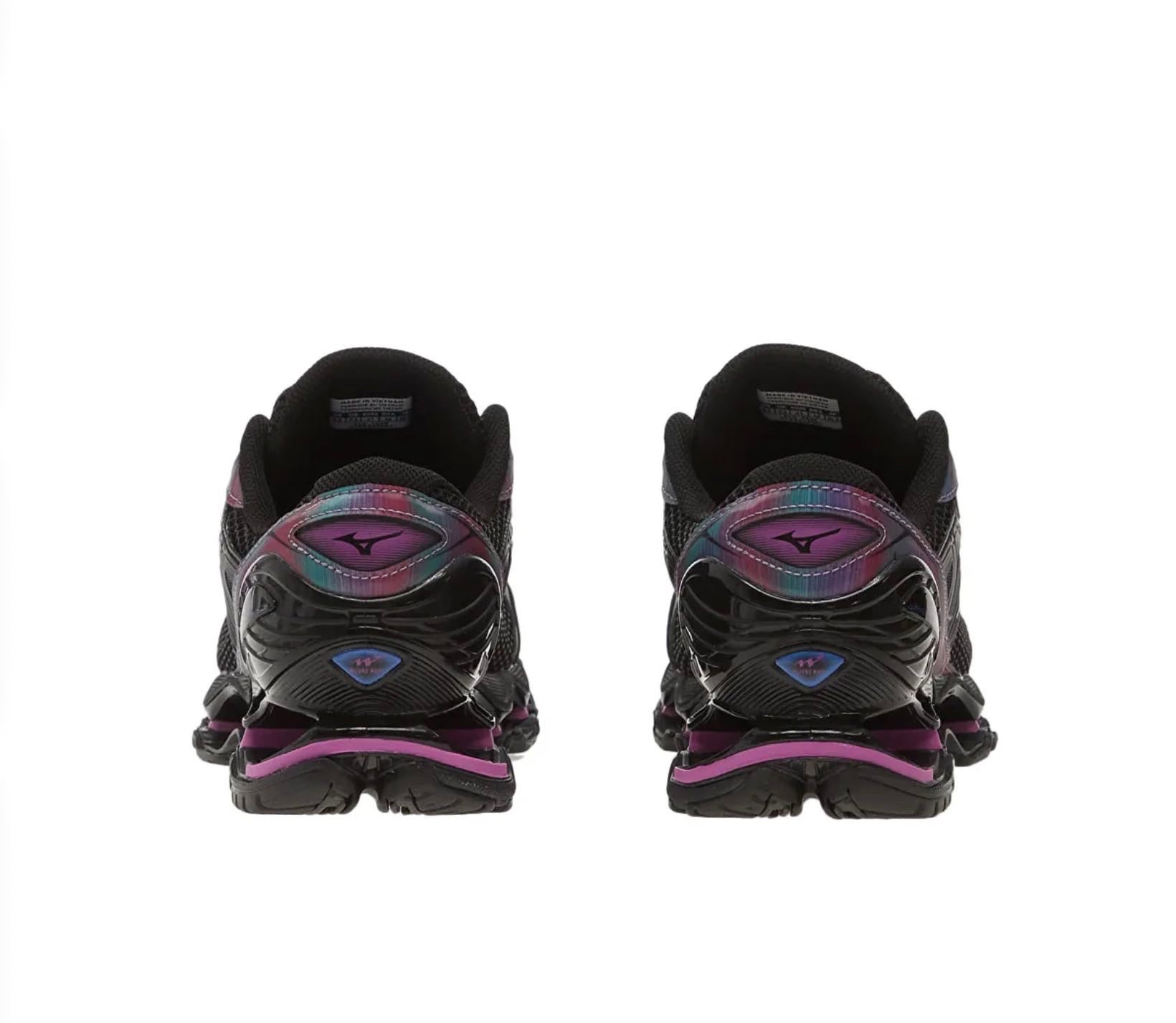 Mizuno black and purple